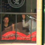 Σε κατάσταση ομηρίας θαμώνες σε καφετέρια στο Σίδνεϊ