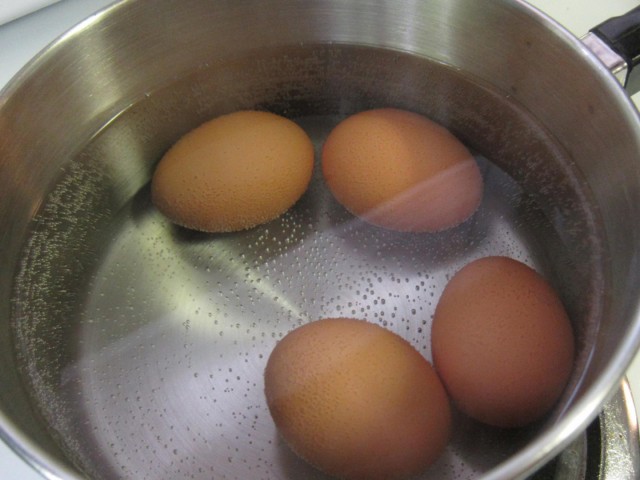 Πόση ώρα τελικά βράζουμε ένα αυγό;