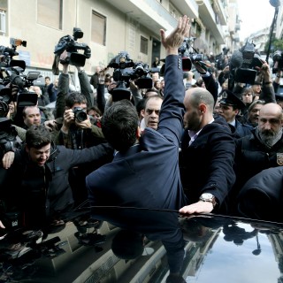 Του Αλέξη το πανηγύρι σε εκλογικό κέντρο της Κυψέλης σήμερα το πρωί