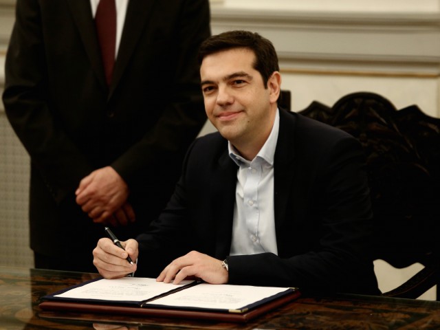 Τσίπρας: Πήρα εντολή να συνεχίσω τη διαπραγμάτευση- Κάλεσε συμβούλιο πολιτικών αρχηγών.