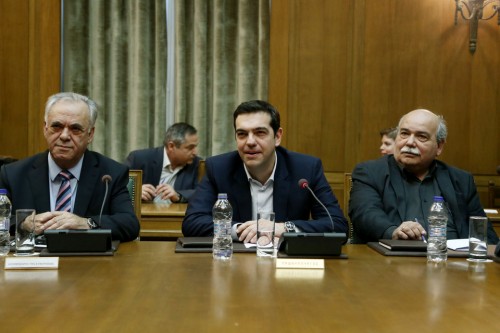 Η Κυβέρνηση «τα μαζεύει» για τη Ρωσία