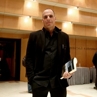 Liberation: Ο Γ. Βαρουφάκης συμπεριφέρεται στους συναδέλφους του στις Βρυξέλλες με περιφρόνηση