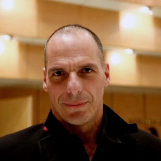 «Είναι ένας οικονομολόγος που μιλάει σαν ροκ σταρ, σαν λαϊκός ρήτορας»