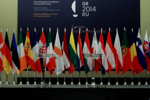 Guardian: Αν οι Έλληνες είναι έτοιμοι να εγκαταλείψουν το ευρώ, αφήστε τους να φύγουν