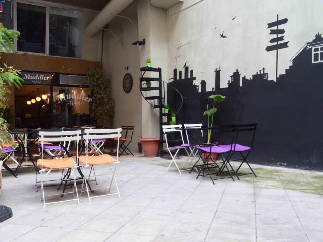 Muddler: Ροκ και ρεμπέτικο πάνω στην Περικλέους!