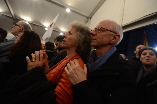 El Mundo: Οι ‘Ελληνες ψήφισαν ΣΥΡΙΖΑ αλλά πανηγυρίζουν με μέτρο – ‘Εχουν περάσει πολλά