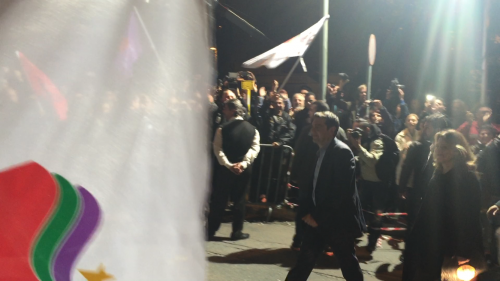 Η είσοδος του Αλέξη Τσίπρα στην Κουμουνδούρου (video)