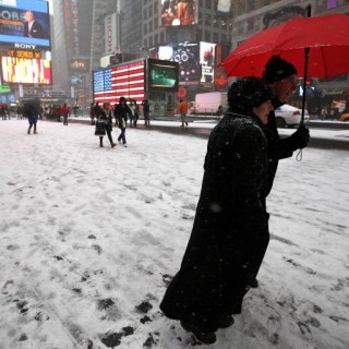Η χιονοθύελλα Τζούνο παρέλυσε τη Νέα Υόρκη