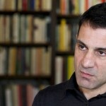 O Λαπαβίτσας τραγουδάει τον ύμνο του ΕΑΜ (βίντεο)