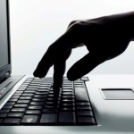 Δύο ανήλικοι εκβίαζαν μέσω διαδικτύου 15χρονη