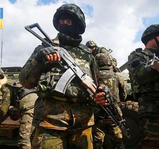 Τουλάχιστον 10 νεκροί από βομβαρδισμούς στη Μαριούπολη