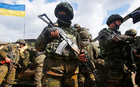 Τουλάχιστον 10 νεκροί από βομβαρδισμούς στη Μαριούπολη