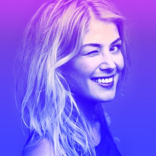 Γενικά, είμαστε με τη Rosamund Pike.