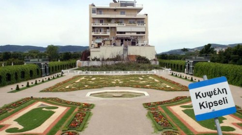 Το left.gr τρολάρει τις φήμες για μετακόμιση του Τσίπρα στο Ψυχικό