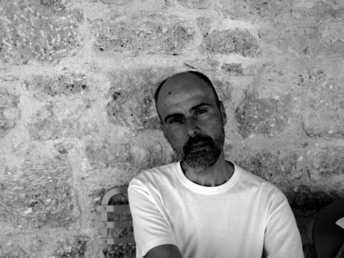 Ο λογοτέχνης Νίκος Δαββέτας σχολιάζει τα αποτελέσματα των εκλογών στην Popaganda