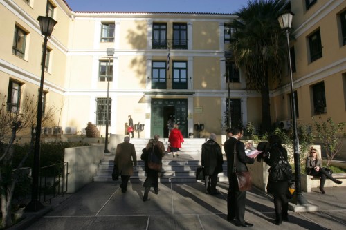 Τη συνέχιση της φρούρησής τους ζητούν οι εισαγγελείς