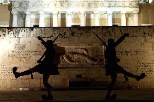 Έχετε δει το Σύνταγμα να χορεύει;
