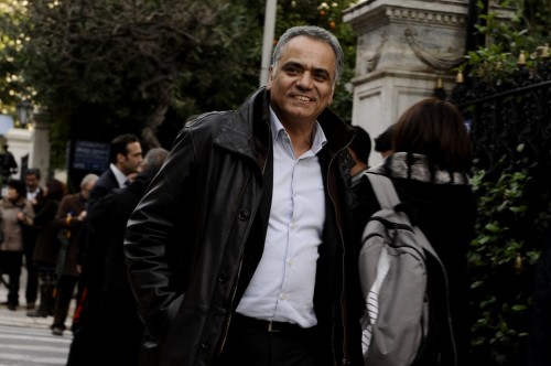 Άμεση η επαναφορά του κατώτατου μισθού