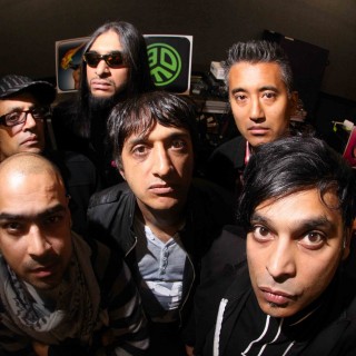 Asian Dub Foundation: «Με τη μουσική μας προσπαθούμε να κινητοποιήσουμε τον κόσμο παγκοσμίως»
