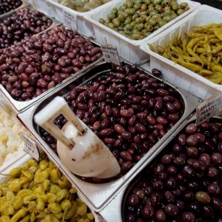 Στο Παντοπωλείο της Στοάς Αθανάτων μπορείς να βρεις όλη την Ελλάδα.