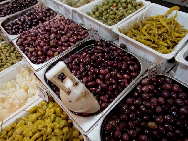 Στο Παντοπωλείο της Στοάς Αθανάτων μπορείς να βρεις όλη την Ελλάδα.