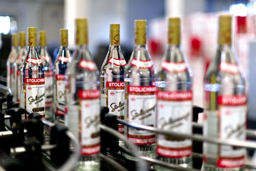 Na Zdorovie! H Ρωσία μειώνει την τιμή της βότκας