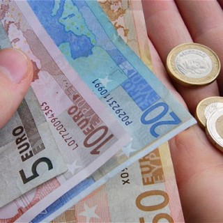 Ο κατώτατος μισθός σε χαμηλότερα επίπεδα από το 2008