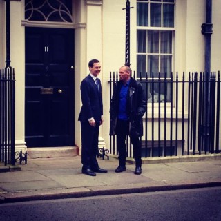 Όσμπορν: Μια ελληνική έξοδος από το ευρώ θα είναι πολύ επιζήμια για την ευρωπαϊκή οικονομία