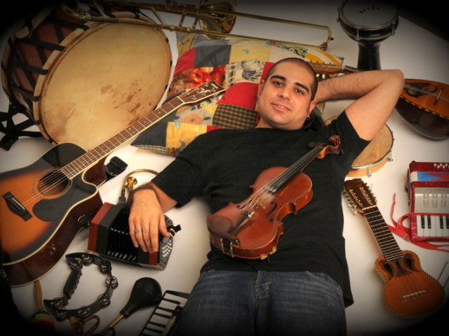 Μια τρελή τρελή Αλφαβήτα με τον Άνθρωπο-Ορχήστρα