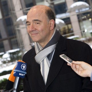 Μοσκοβισί: Κανείς δεν θέτει βέτο για τα νομοσχέδια ανθρωπιστικής κρίσης και 100 δόσεων.