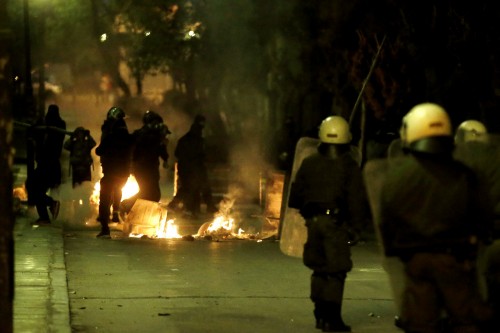 Μολότοφ και προσαγωγές στο Πολυτεχνείο