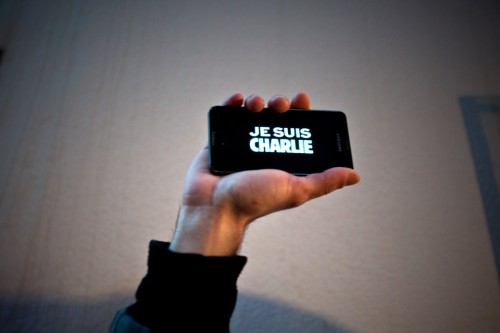 Η γαλλική αστυνομία συνεχίζει τις έρευνες σχετικά με τις τρομοκρατικές επιθέσεις