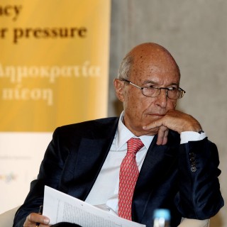Ο κ. Σημίτης κάνει κριτική στη νέα κυβέρνηση και στη στάση της Ευρώπης