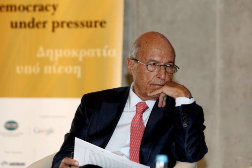 Ο κ. Σημίτης κάνει κριτική στη νέα κυβέρνηση και στη στάση της Ευρώπης