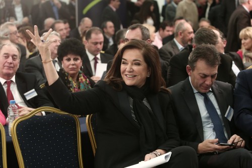 BINTEO – Το «σώπα» της Ντόρας την στιγμή που ο Σαμαράς λέει «Συνέδριο τέλος»