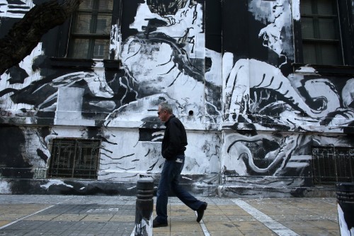 Αυτοί κάλυψαν με γκράφιτι το κτίριο του Πολυτεχνείου