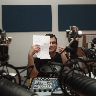 Ο Μανώλης Οικονόμου πιστεύει ότι  «η καλή μουσική είναι το soundtrack ενός όμορφου κόσμου»