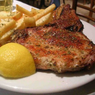 Η συνταγή της ημέρας: Μπριζόλες με πατάτες