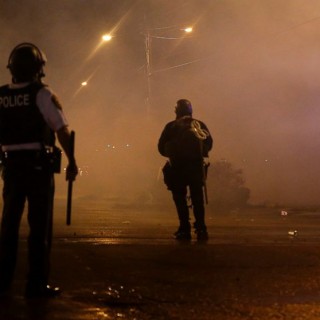 ΒΙΝΤΕΟ – Πυροβολισμοί έξω από αστυνομικό τμήμα του Φέργκιουσον