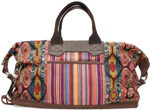 H νέα σειρά One for One® TOMS bags βοηθάει μια μητέρα να γεννήσει με ασφάλεια