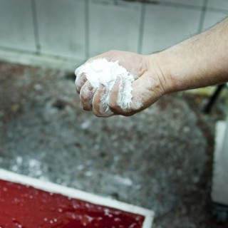 Στα ενδότερα του πιο «θρυλικού» λουκουματζίδικου της Θεσσαλονίκης