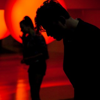 Ο Μιχάλης Παλίλης και η Ντέπυ Πάγκα μας ξεναγούν στην… «Πισίνα» του Θεάτρου 104