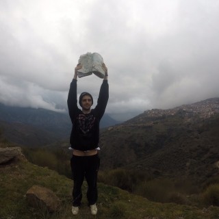 O Βασίλης Ζώης ξέρει τον καλύτερο τρόπο να αντιμετωπίζεις έναν χωρισμό. Και τον γράφει στο Black Book of Blackness