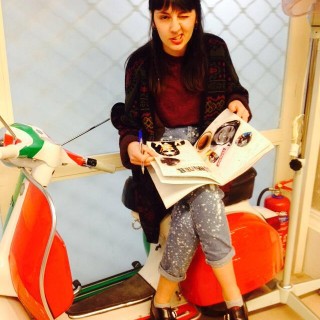 Το Black Book of Blackness κουρεύεται από την Ελένη Καριπίδη στο THE BOX