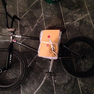 O Πάνος Μανάρας κάνει τον γύρο του κόσμου με το BMX του