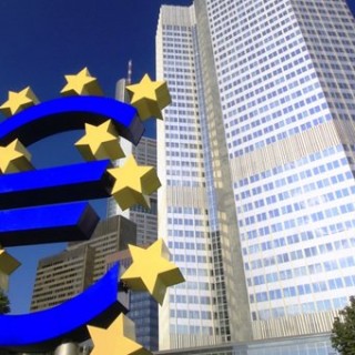 Η ΕΚΤ δίνει κι άλλα χρήματα στην Ελλάδα με όριο