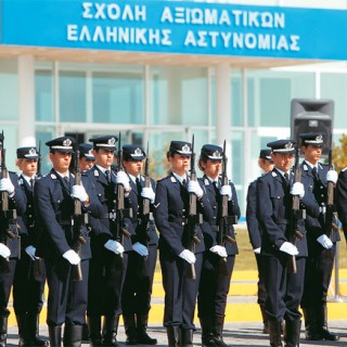 Αποστρατεύτηκε ο αξιωματικός που υπέγραψε το έγγραφο για τους μετανάστες
