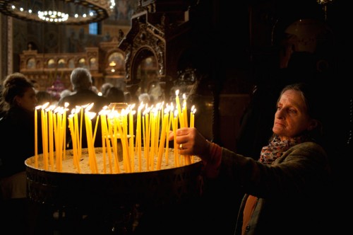Ιερά Σύνοδος: «Ο Κοροναϊός δεν κολλάει με τη Θεία Κοινωνία»