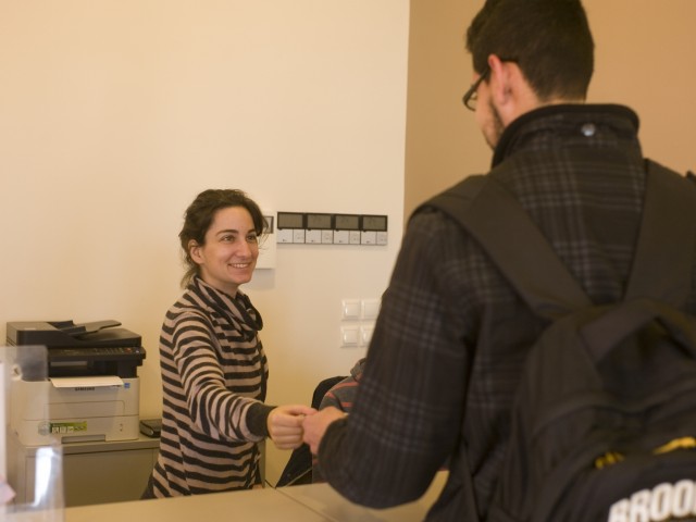 Ένας Σταθμός Αλληλεγγύης απέναντι από τον Σταθμό Λαρίσης