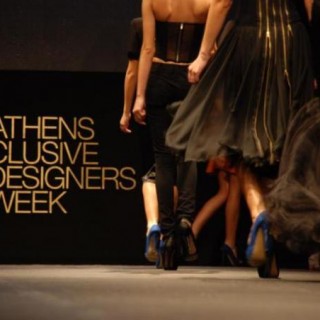 Αυλαία με κομψές αλλά και εκκεντρικές δημιουργίες για τη  17η Athens Xclusive Designers Week